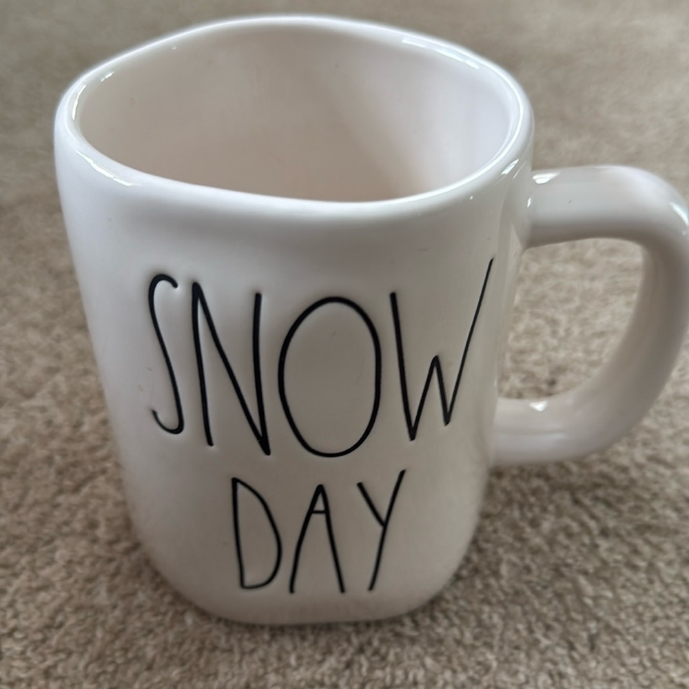 NWT Rae  Dunn Snow Day mug .